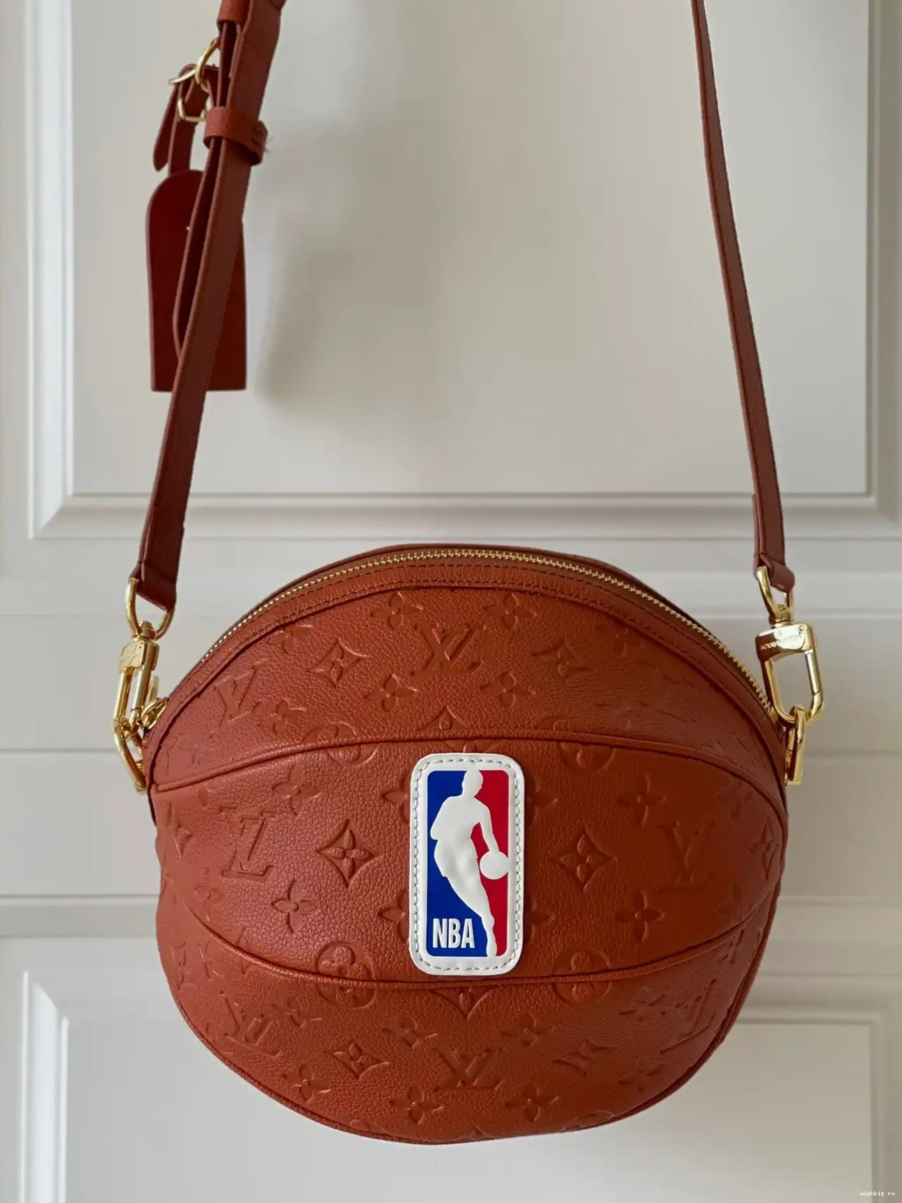 WIS IN BASKET VUITTON LOUIS LVXNBA BALL 0514